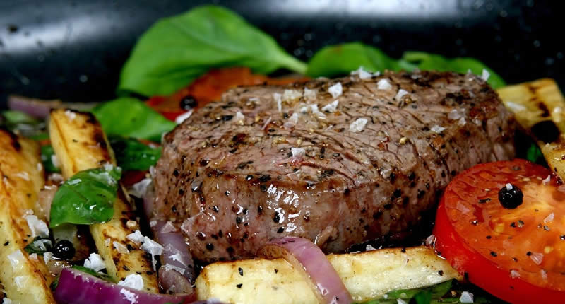 Marihuana-infundierter Steak Salat